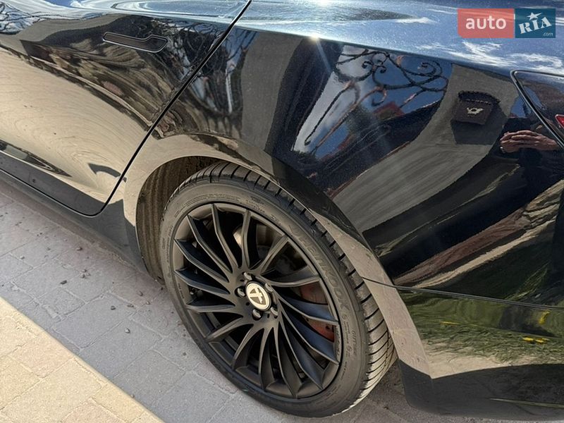Седан Tesla Model 3 2023 в Львове