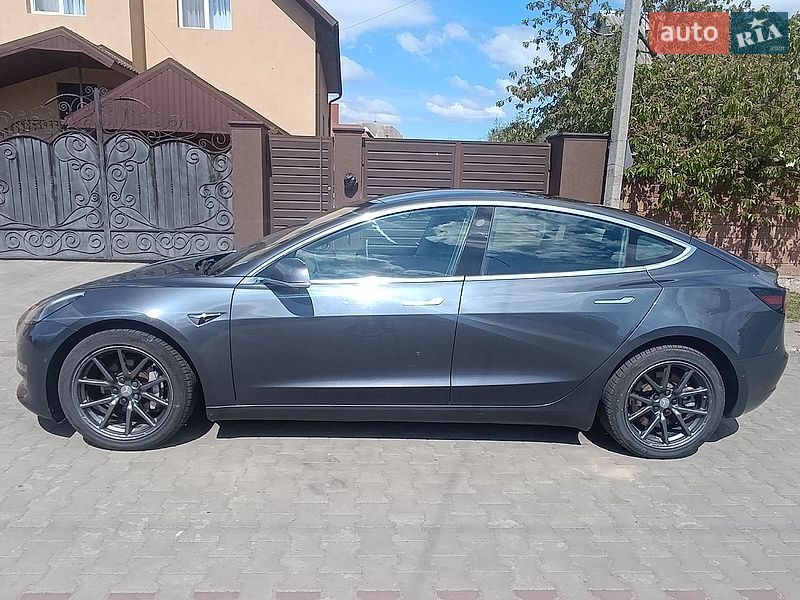 Седан Tesla Model 3 2018 в Луцке