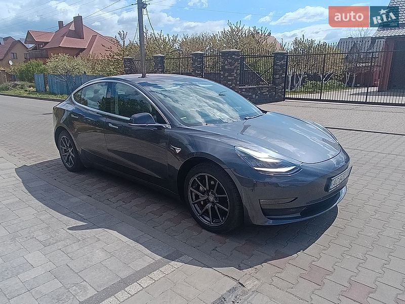 Седан Tesla Model 3 2018 в Луцке