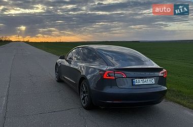 Седан Tesla Model 3 2022 в Киеве