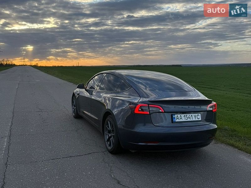 Tesla Model 3 2022