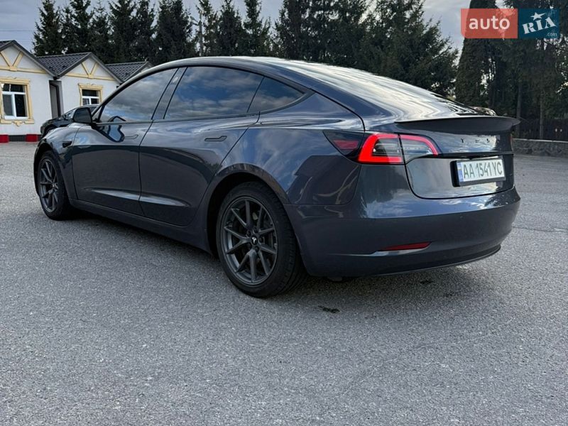Седан Tesla Model 3 2022 в Києві
