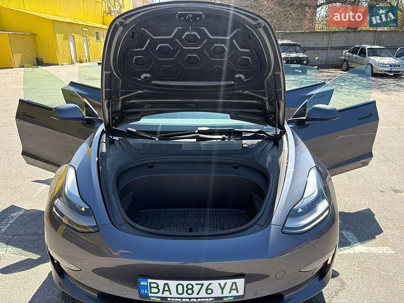 Седан Tesla Model 3 2022 в Кропивницком