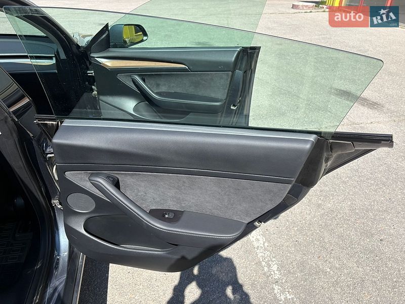 Седан Tesla Model 3 2022 в Кропивницком
