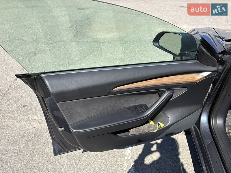 Седан Tesla Model 3 2022 в Кропивницком