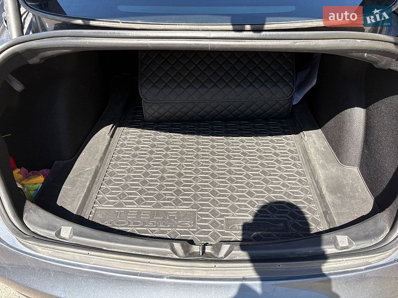 Седан Tesla Model 3 2022 в Кропивницком