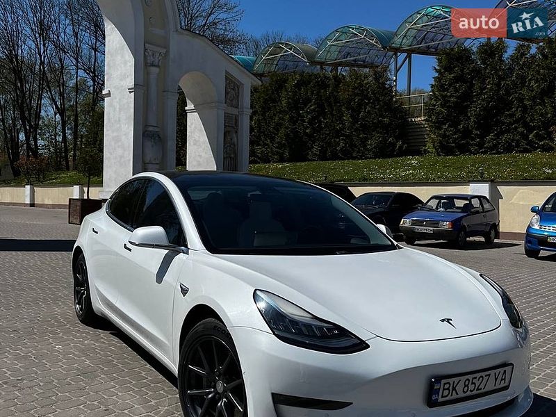 Tesla Model 3 2019