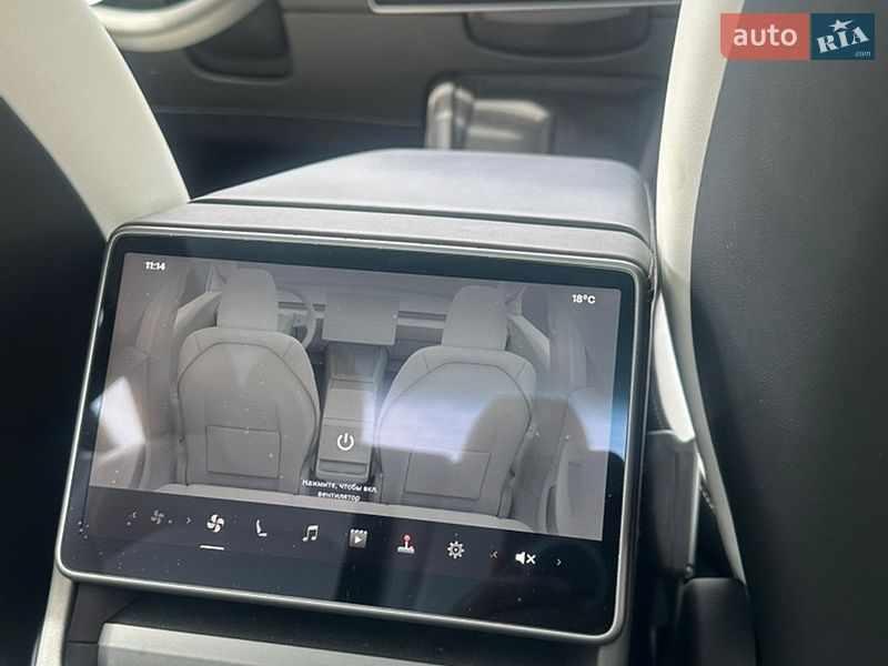 Седан Tesla Model 3 2025 в Харкові