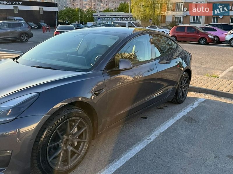Седан Tesla Model 3 2022 в Львове
