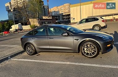Седан Tesla Model 3 2022 в Львове