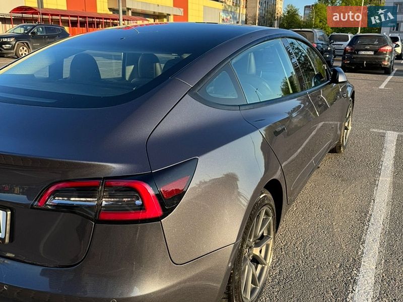 Седан Tesla Model 3 2022 в Львове