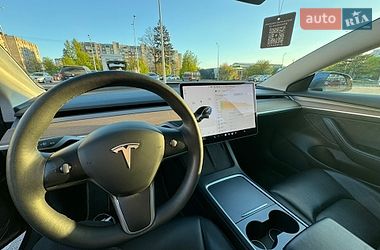 Седан Tesla Model 3 2022 в Львове