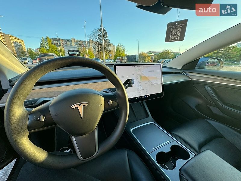Седан Tesla Model 3 2022 в Львове