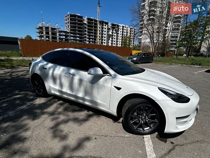 Tesla Model 3 2020
