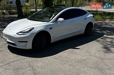 Седан Tesla Model 3 2020 в Кам'янському
