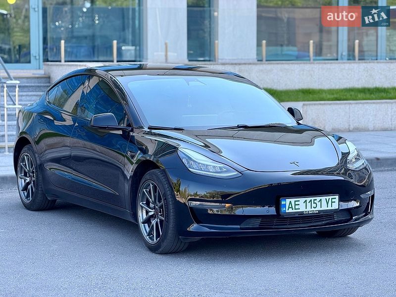 Седан Tesla Model 3 2019 в Дніпрі