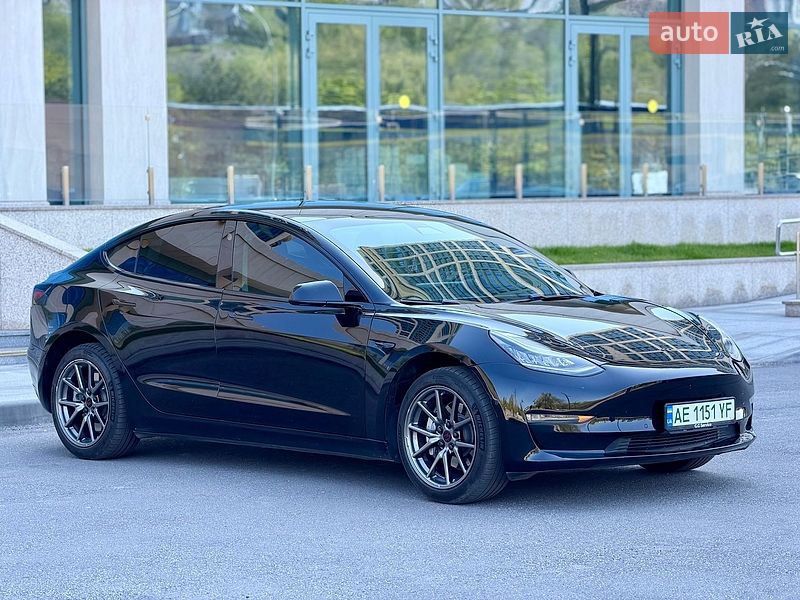 Седан Tesla Model 3 2019 в Дніпрі