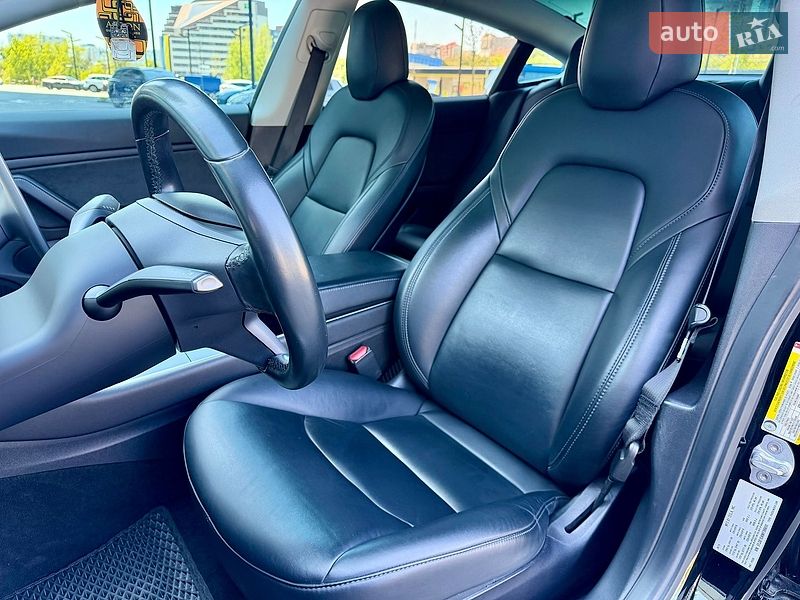 Седан Tesla Model 3 2019 в Дніпрі