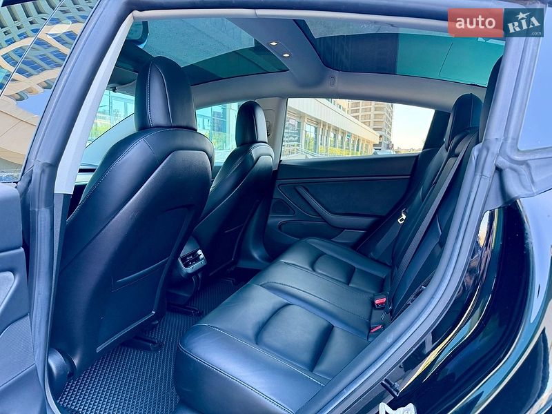 Седан Tesla Model 3 2019 в Дніпрі