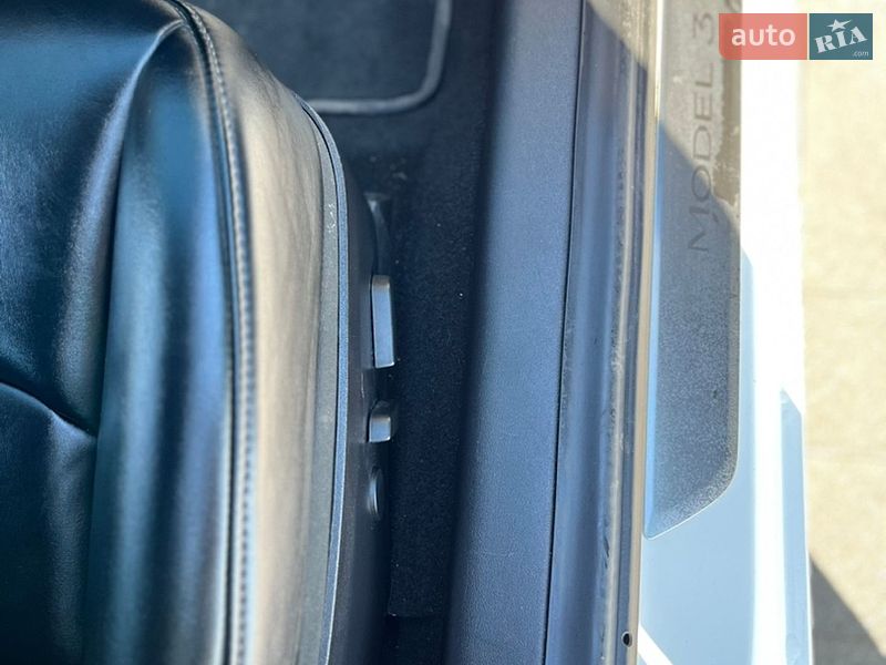 Седан Tesla Model 3 2019 в Луцьку