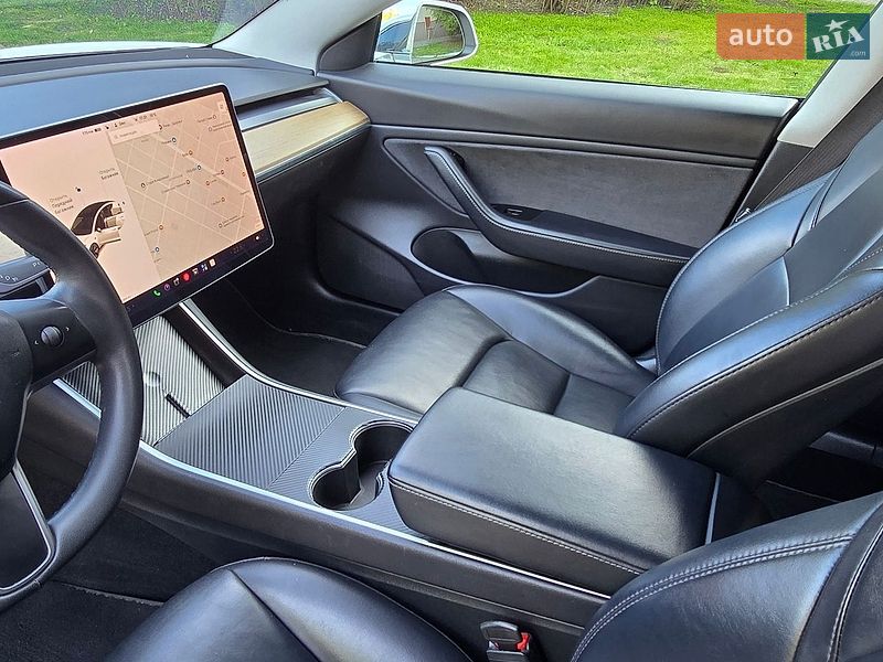 Седан Tesla Model 3 2020 в Черкассах