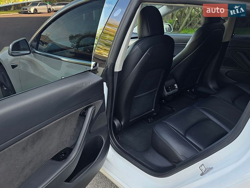 Седан Tesla Model 3 2020 в Черкассах