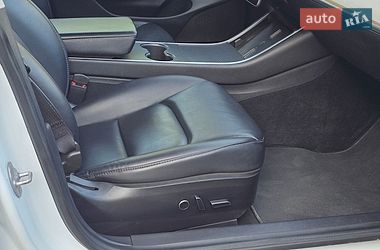 Седан Tesla Model 3 2020 в Черкассах