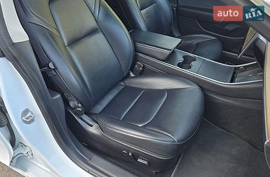 Седан Tesla Model 3 2020 в Черкассах