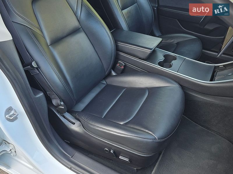 Седан Tesla Model 3 2020 в Черкассах