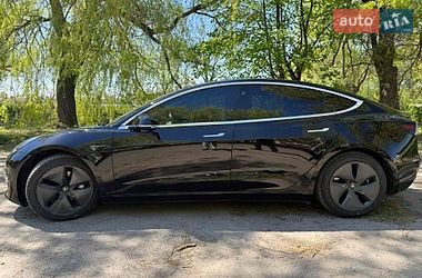 Седан Tesla Model 3 2018 в Ровно