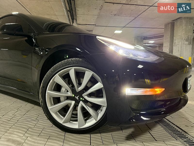 Седан Tesla Model 3 2018 в Тернополе