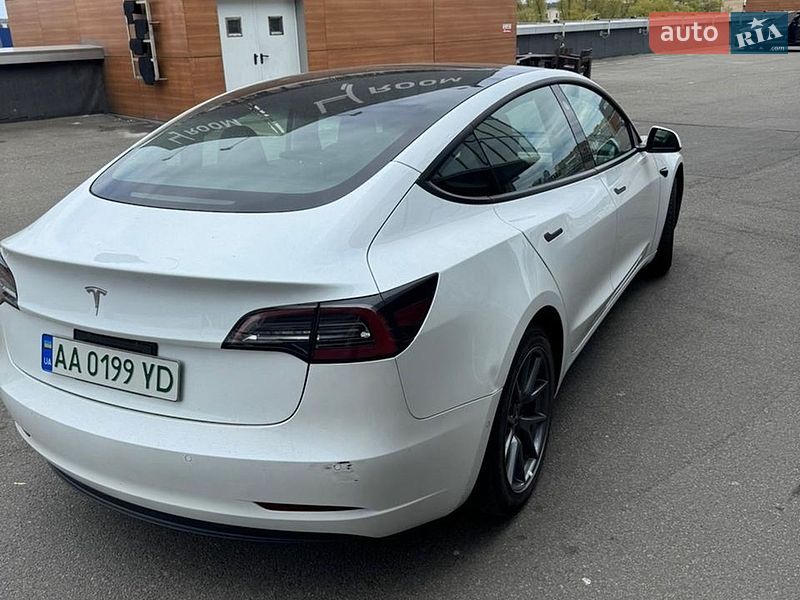 Седан Tesla Model 3 2022 в Киеве