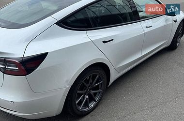 Седан Tesla Model 3 2022 в Киеве