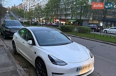 Седан Tesla Model 3 2022 в Киеве