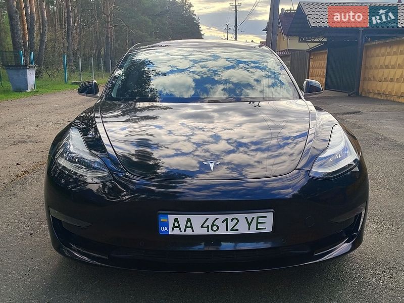 Седан Tesla Model 3 2018 в Киеве
