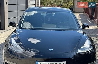 Седан Tesla Model 3 2023 в Калуше
