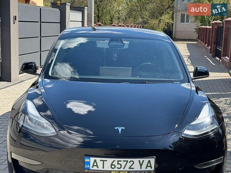 Седан Tesla Model 3 2023 в Калуше