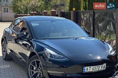 Седан Tesla Model 3 2023 в Калуше
