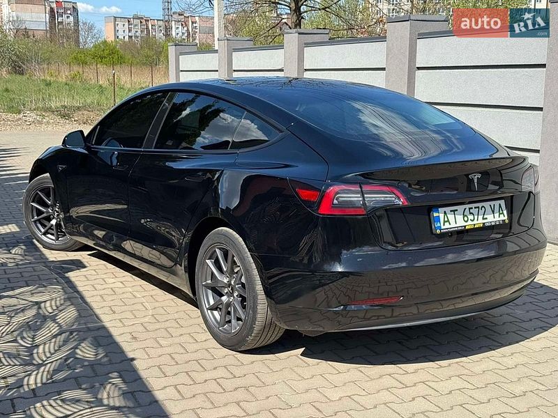 Седан Tesla Model 3 2023 в Калуше