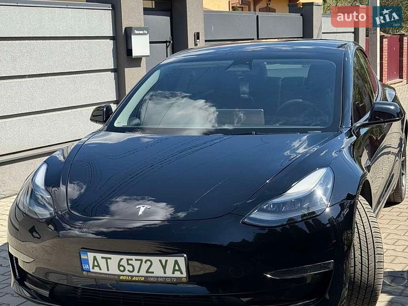 Седан Tesla Model 3 2023 в Калуше