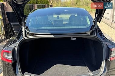 Седан Tesla Model 3 2023 в Калуше