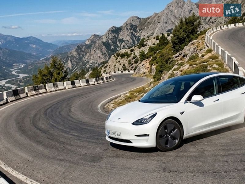 Седан Tesla Model 3 2020 в Черкассах
