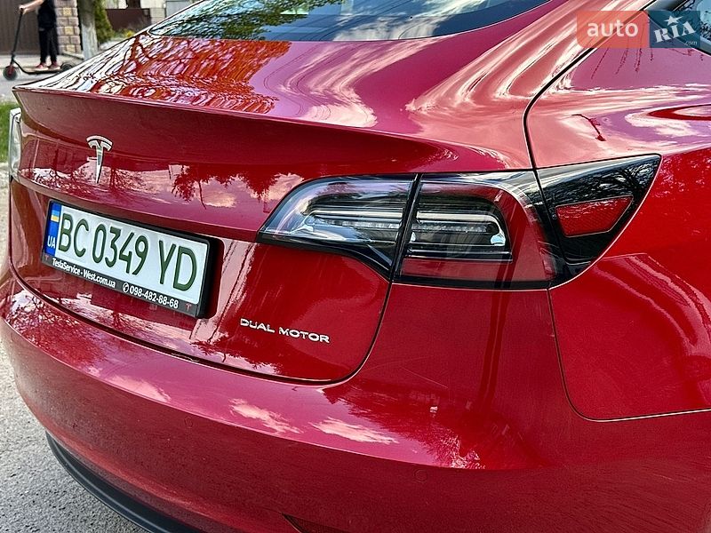 Седан Tesla Model 3 2021 в Золочеве