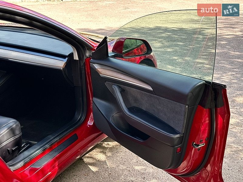 Седан Tesla Model 3 2021 в Золочеве