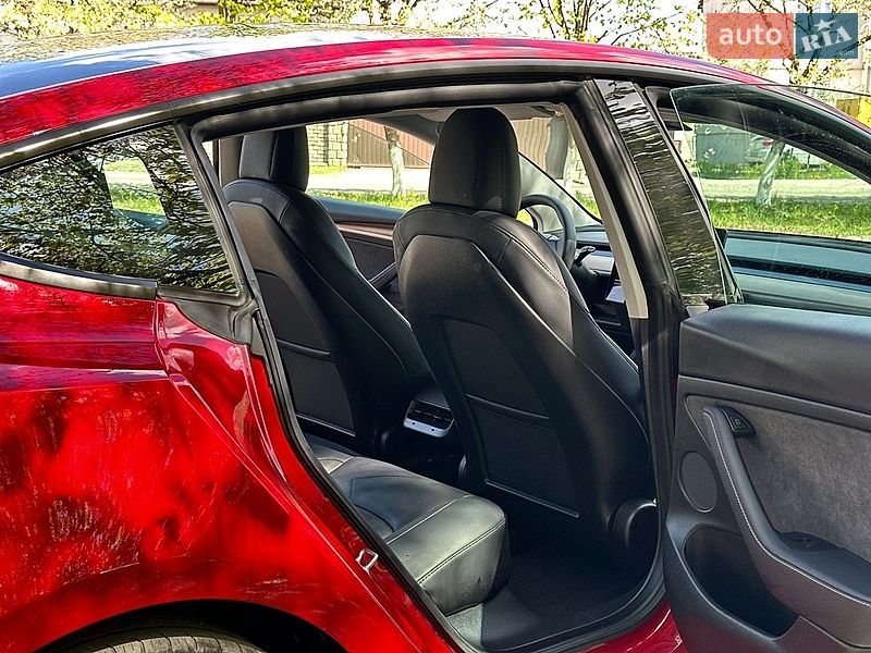 Седан Tesla Model 3 2021 в Золочеве