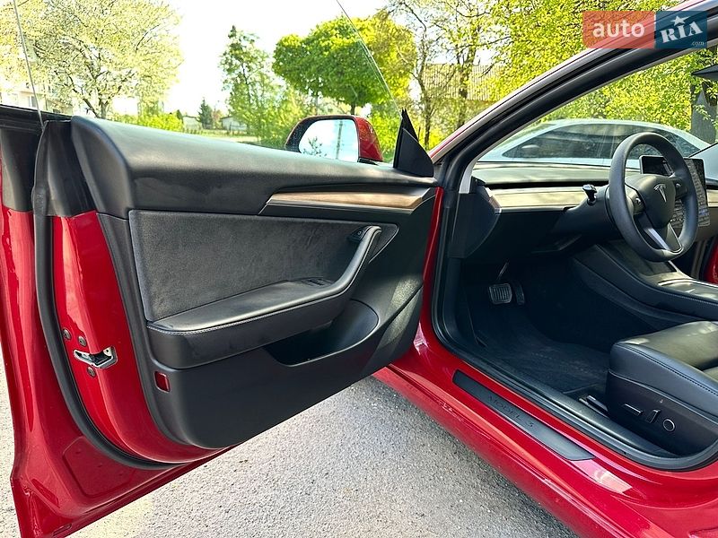 Седан Tesla Model 3 2021 в Золочеве