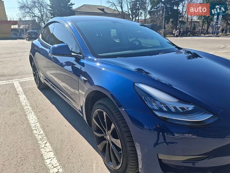 Седан Tesla Model 3 2019 в Киеве