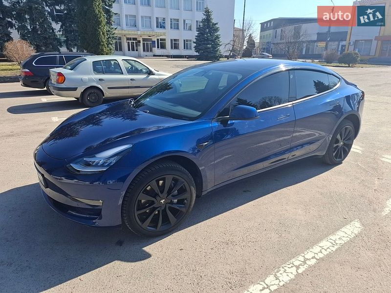 Седан Tesla Model 3 2019 в Киеве