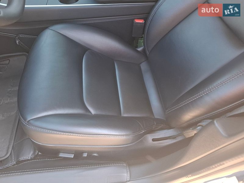 Седан Tesla Model 3 2019 в Киеве