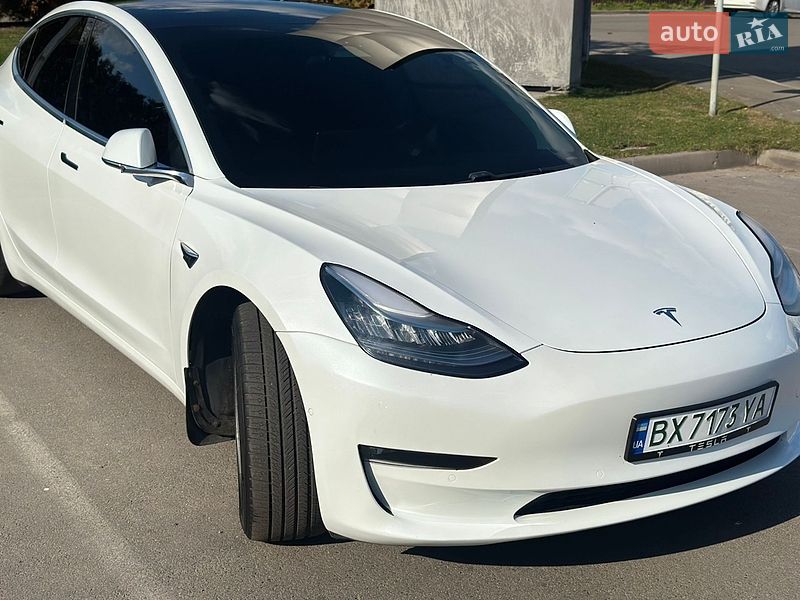 Седан Tesla Model 3 2019 в Киеве